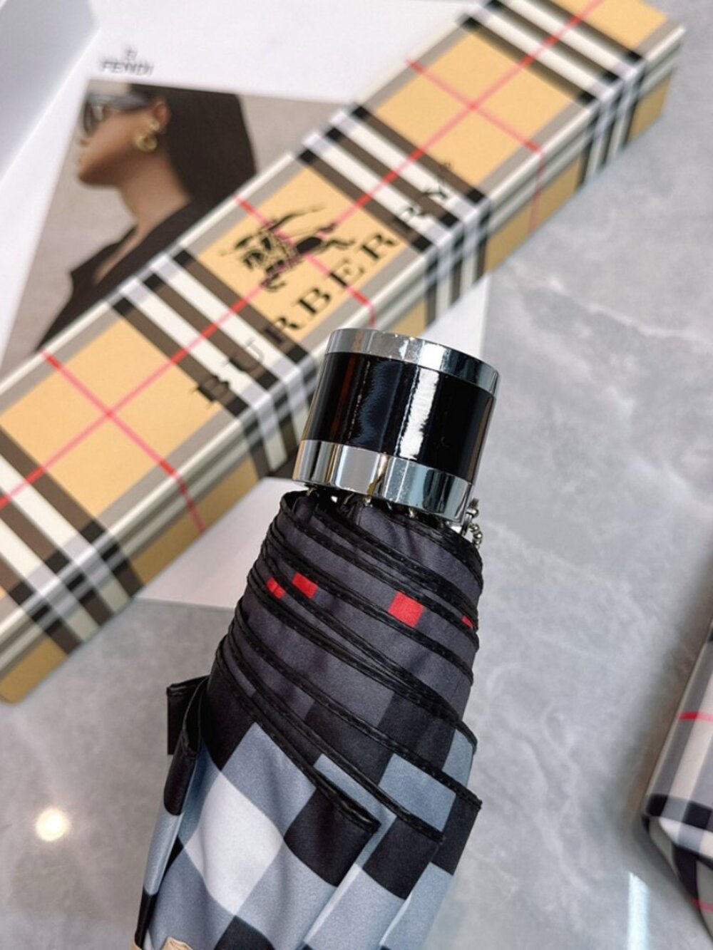Burberry Manual Folding Umbrella (Sun & Rain) - Picture 8 of 9